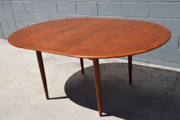 Parker Round Extendable Dining Table (Circa 1970s) - Image 7