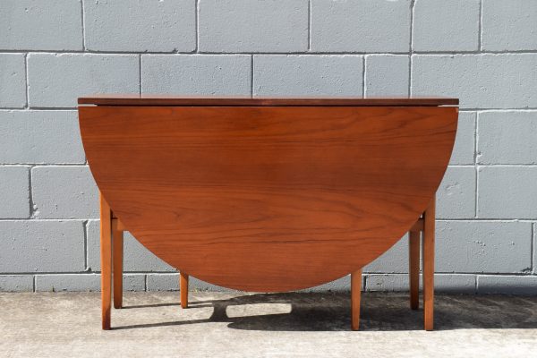 Mid Century Oval Dropleaf Dining Table (Circa 1970s)