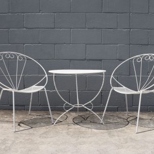 Retro Outdoor Wire Setting (Circa 1950s)