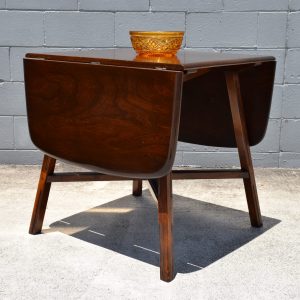 Ercol Dropleaf Dining Table Model 'Colonial 377' (Circa 1950s)