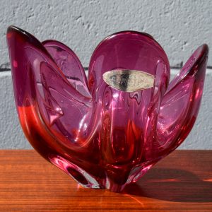 Christina Japan Pink Hineri Art Glass Vase (Circa 1960s)